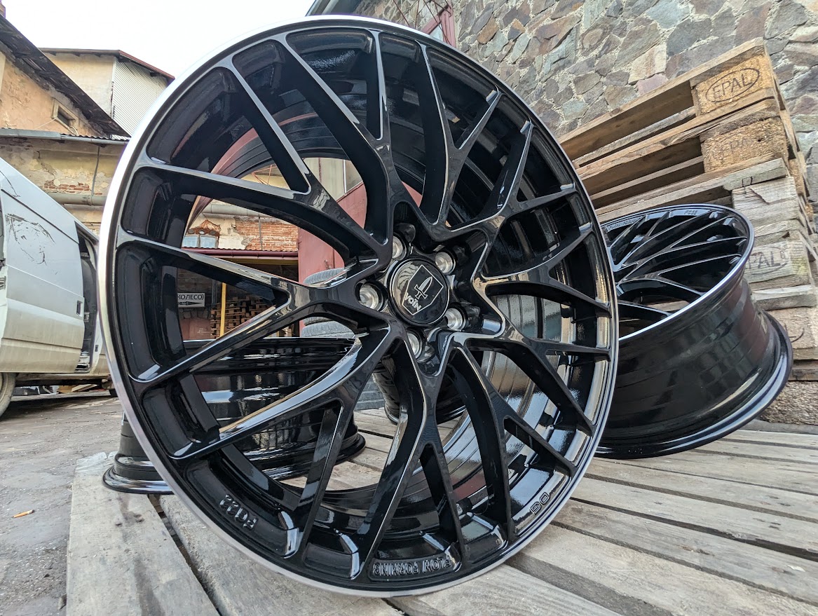 Voin Astarta Glossy Black Polished Rim